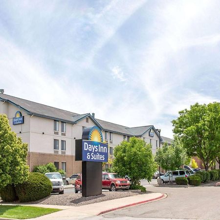 Days Inn & Suites By Wyndham Denver International Airport מראה חיצוני תמונה