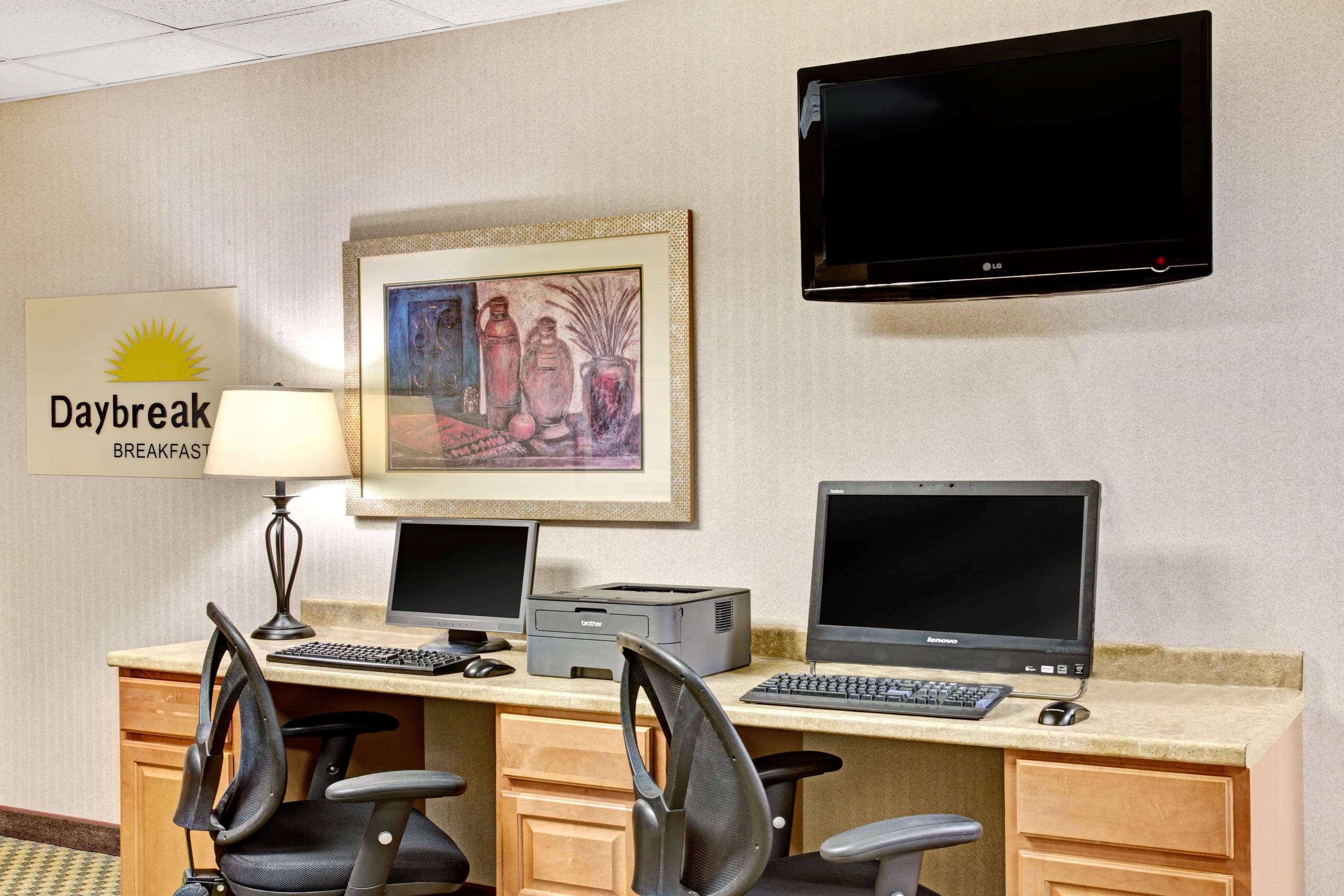 Days Inn & Suites By Wyndham Denver International Airport מראה חיצוני תמונה