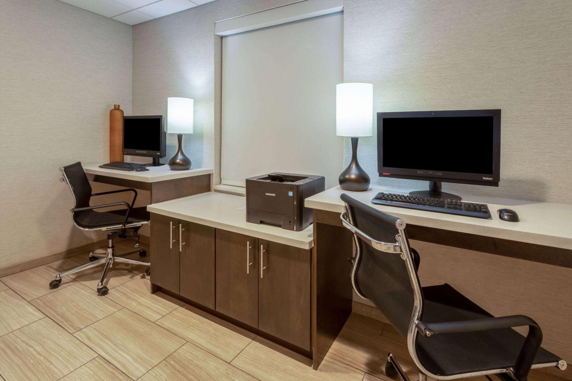 Days Inn & Suites By Wyndham Denver International Airport מראה חיצוני תמונה