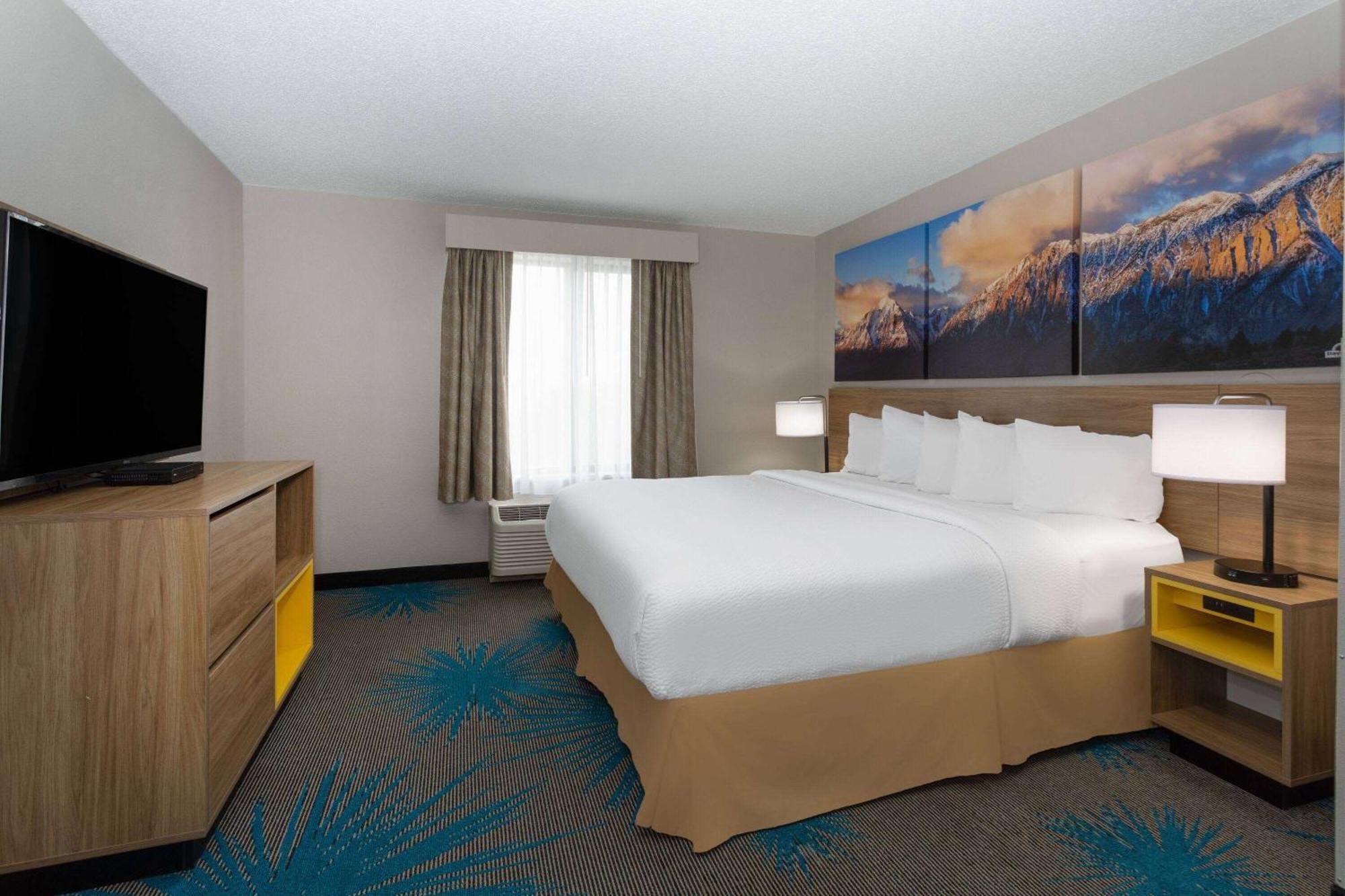 Days Inn & Suites By Wyndham Denver International Airport מראה חיצוני תמונה
