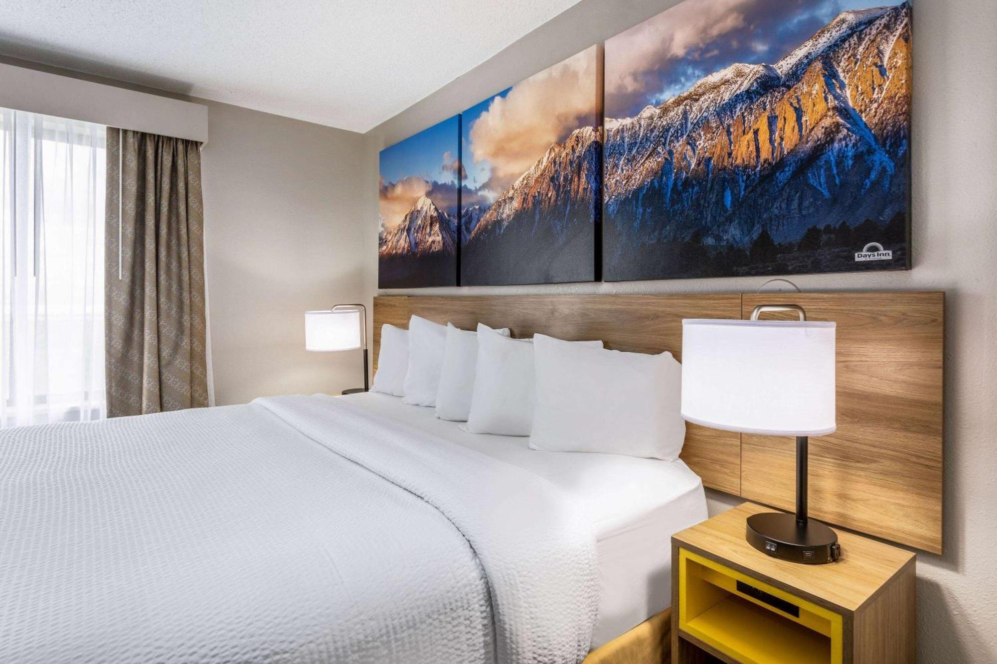 Days Inn & Suites By Wyndham Denver International Airport מראה חיצוני תמונה