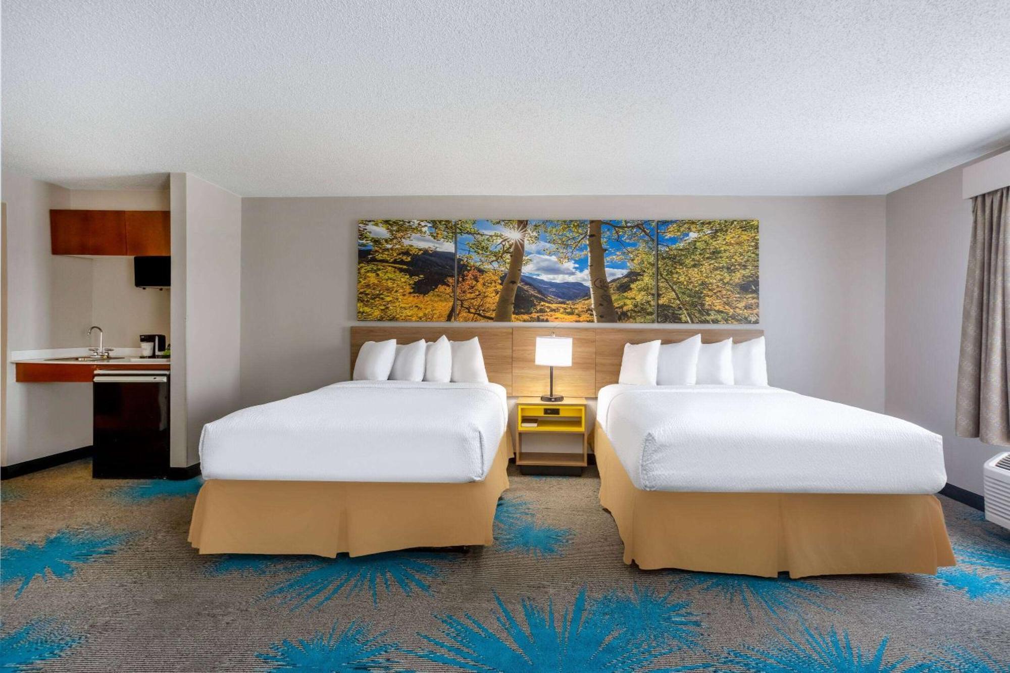 Days Inn & Suites By Wyndham Denver International Airport מראה חיצוני תמונה