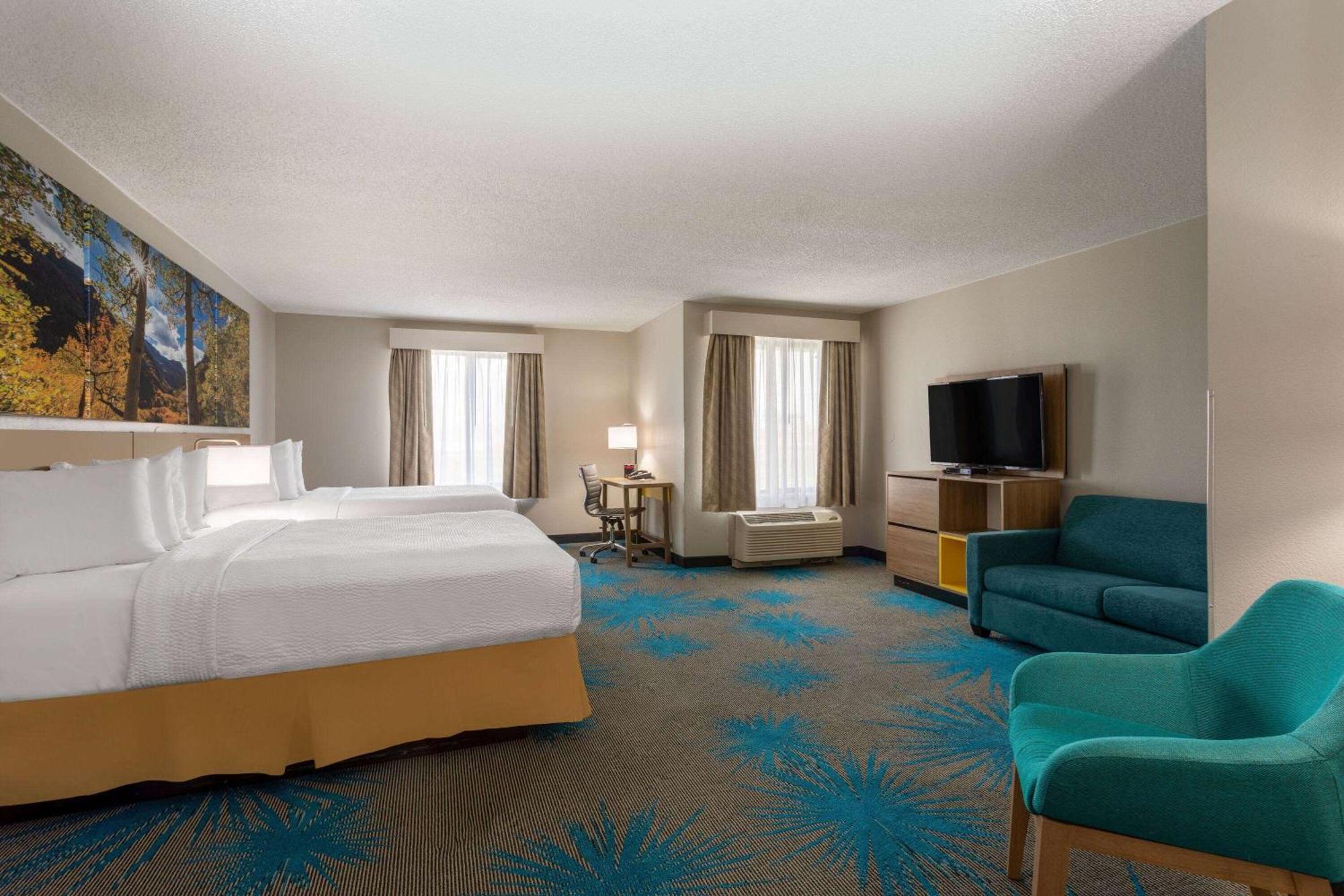 Days Inn & Suites By Wyndham Denver International Airport מראה חיצוני תמונה