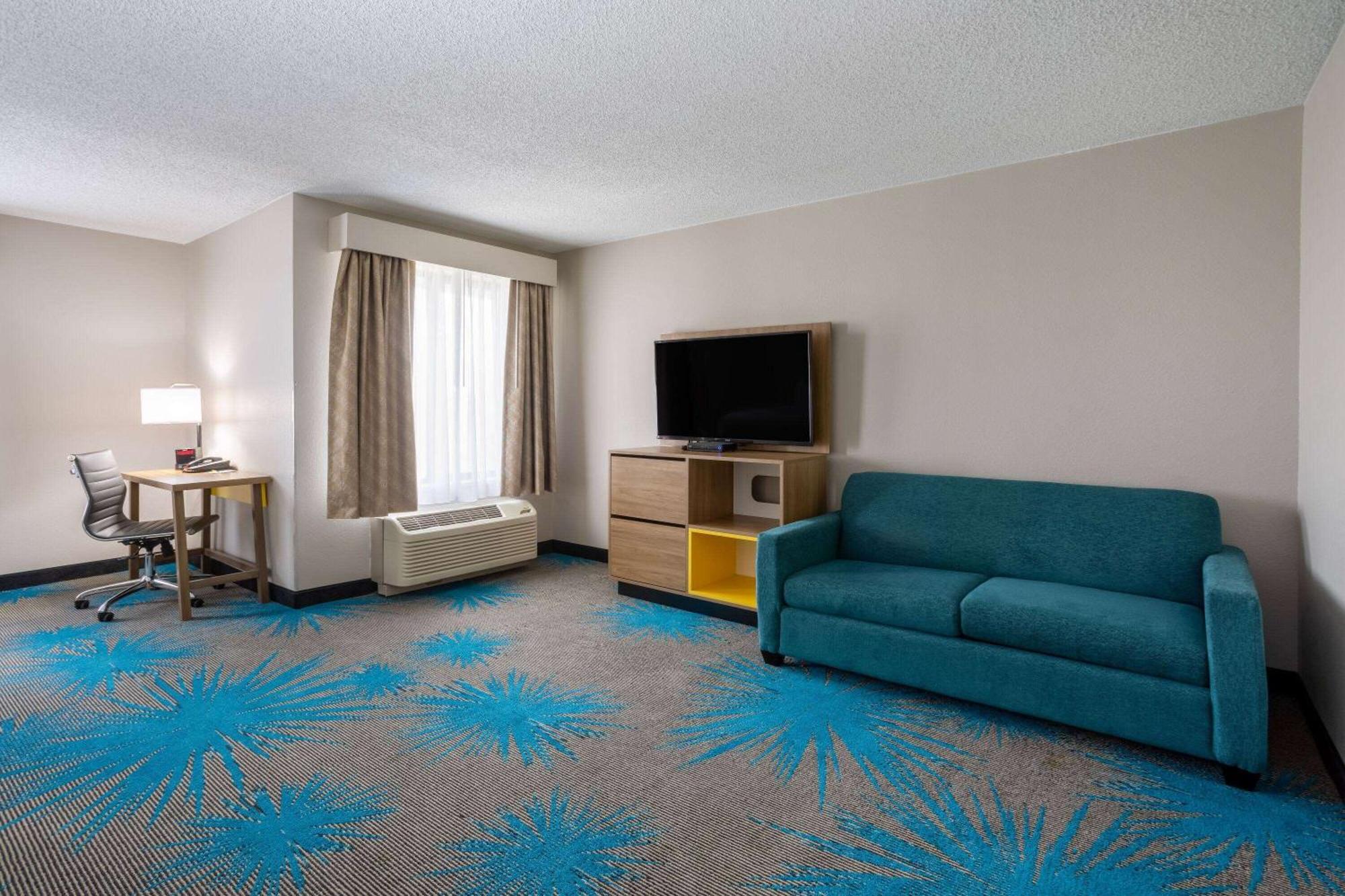 Days Inn & Suites By Wyndham Denver International Airport מראה חיצוני תמונה