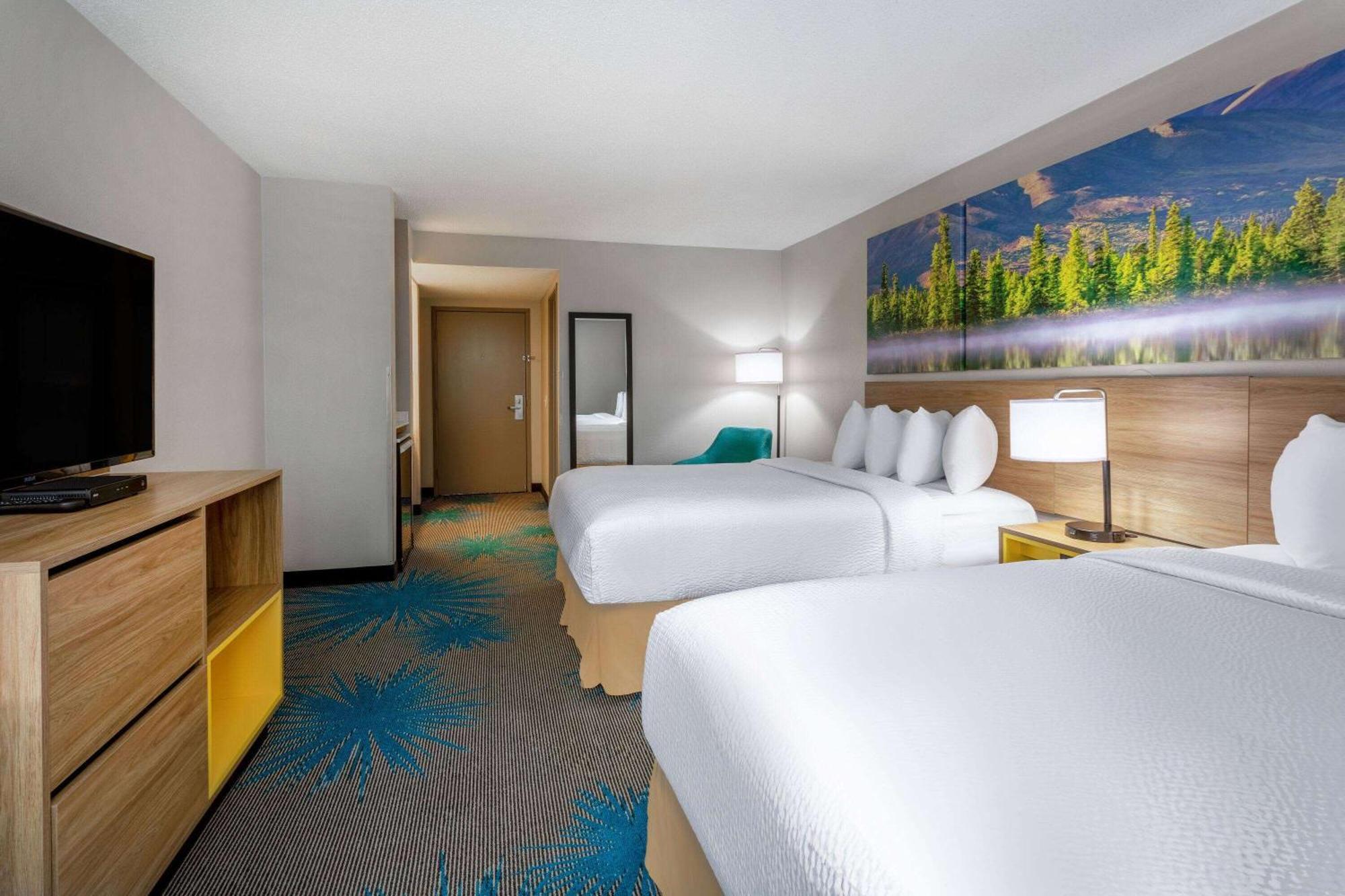 Days Inn & Suites By Wyndham Denver International Airport מראה חיצוני תמונה