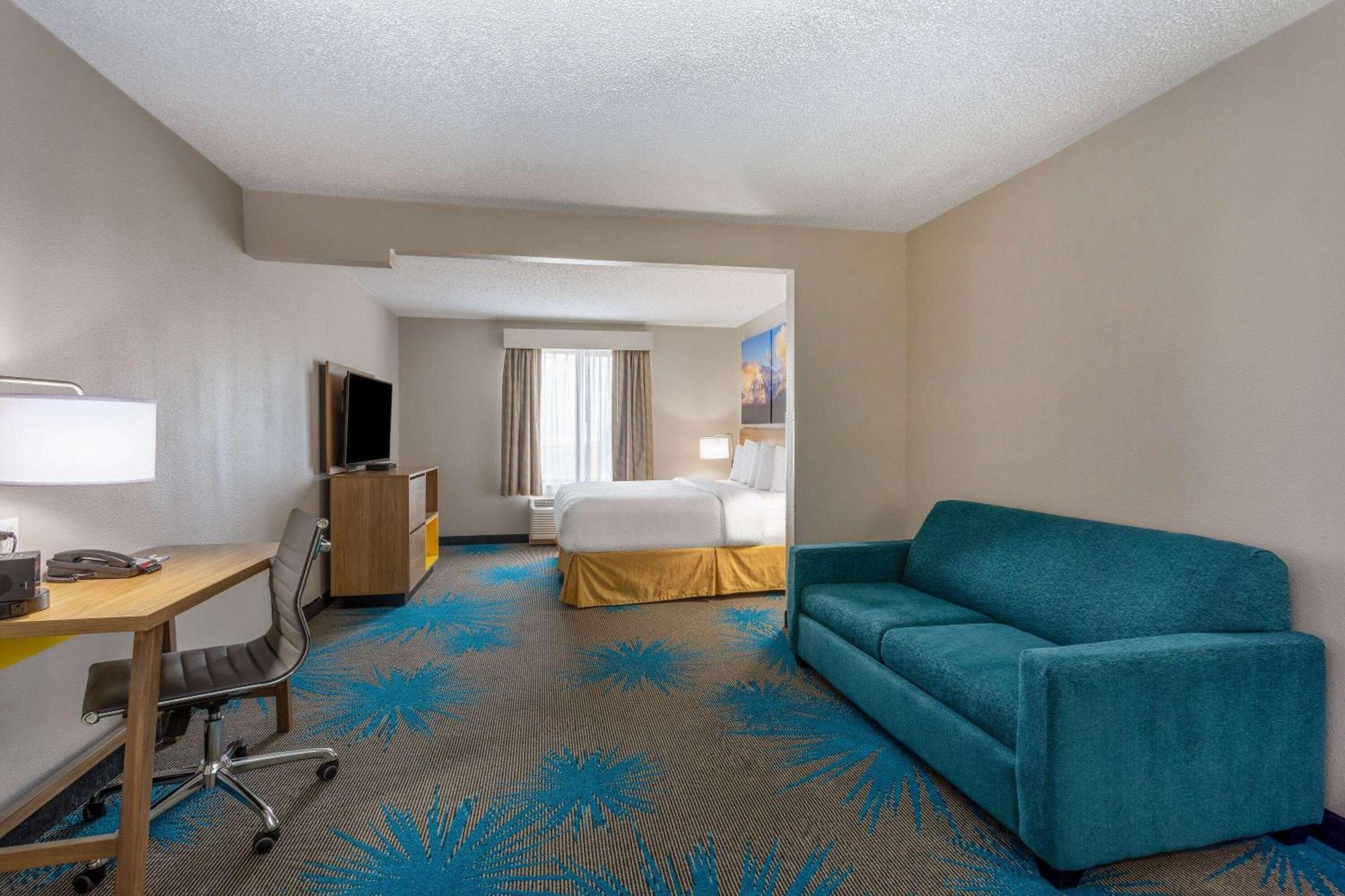 Days Inn & Suites By Wyndham Denver International Airport מראה חיצוני תמונה