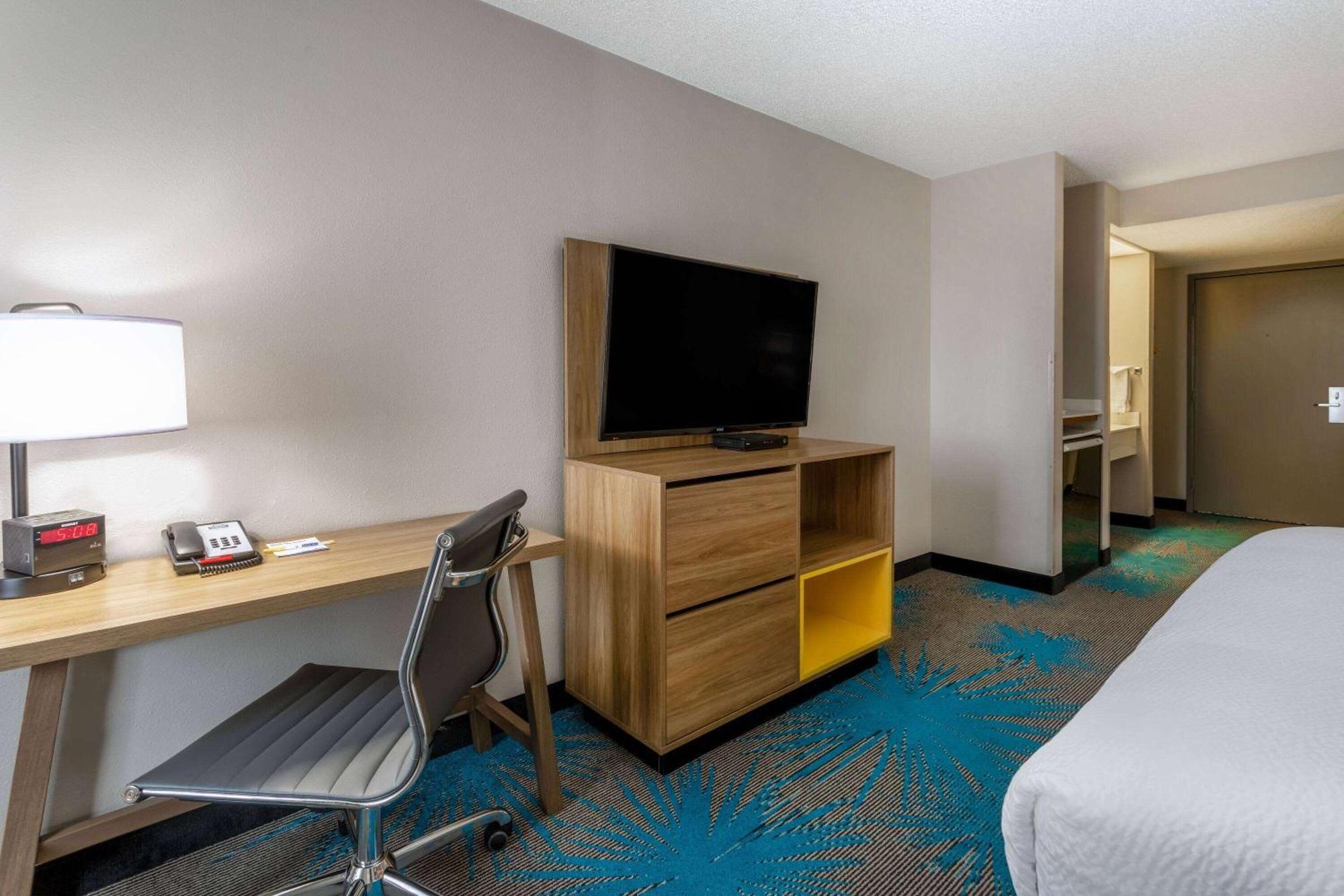 Days Inn & Suites By Wyndham Denver International Airport מראה חיצוני תמונה