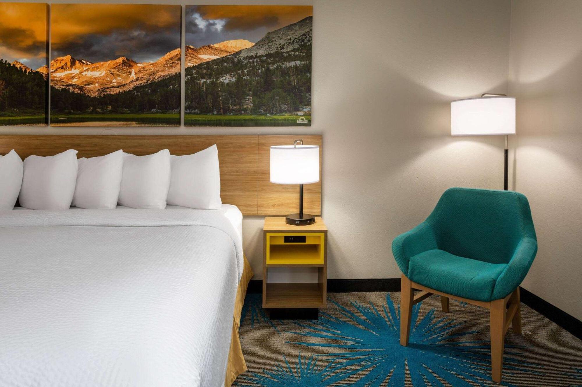 Days Inn & Suites By Wyndham Denver International Airport מראה חיצוני תמונה