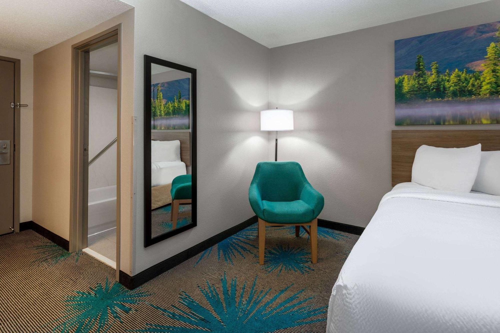 Days Inn & Suites By Wyndham Denver International Airport מראה חיצוני תמונה