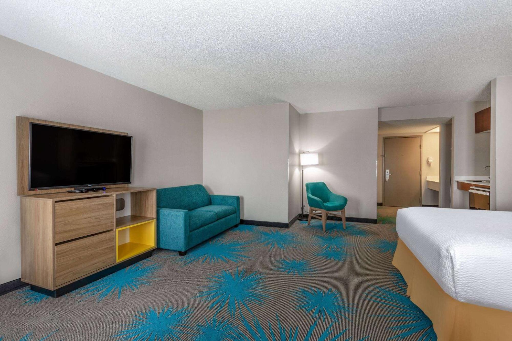 Days Inn & Suites By Wyndham Denver International Airport מראה חיצוני תמונה