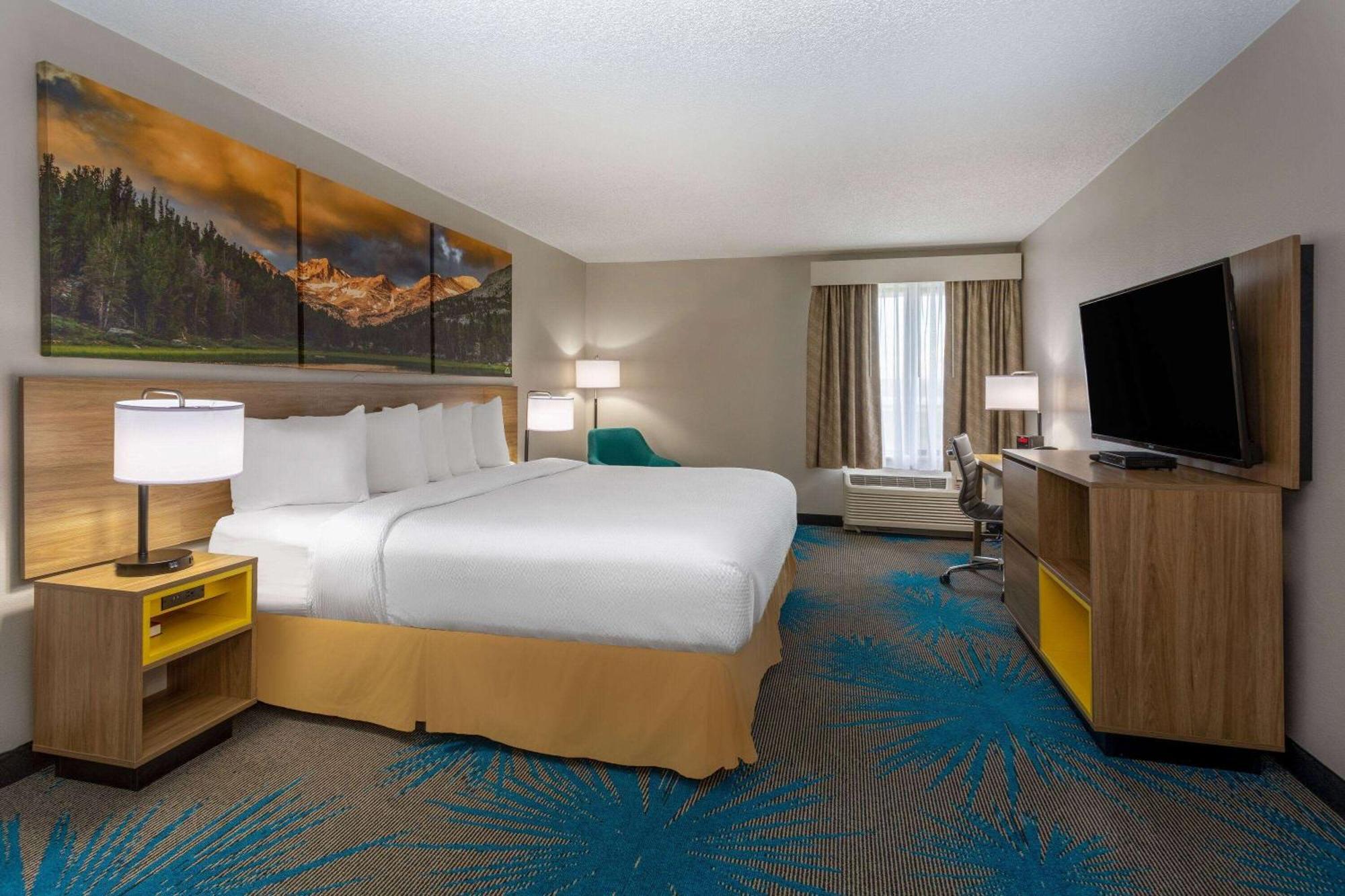 Days Inn & Suites By Wyndham Denver International Airport מראה חיצוני תמונה