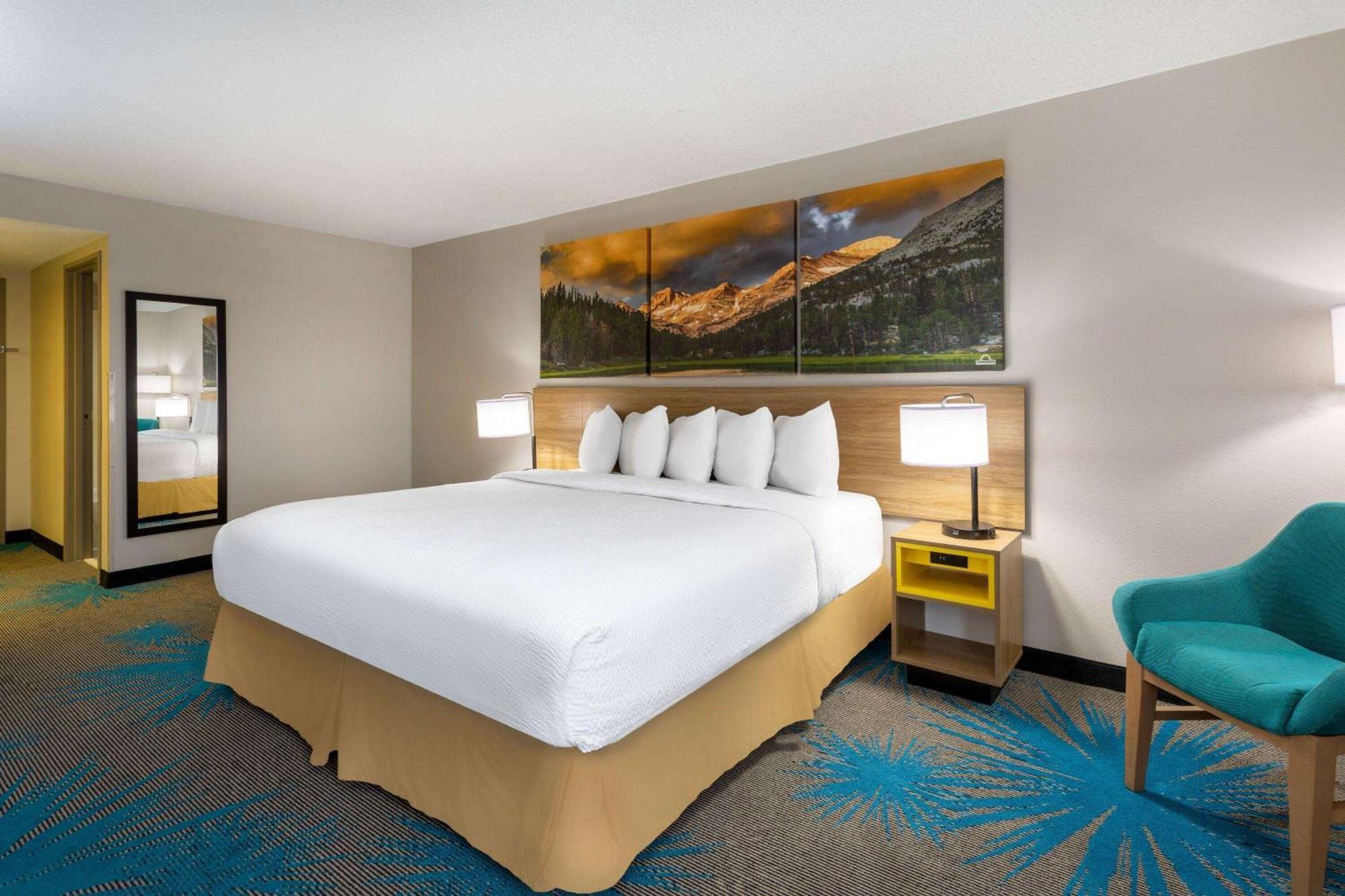 Days Inn & Suites By Wyndham Denver International Airport מראה חיצוני תמונה