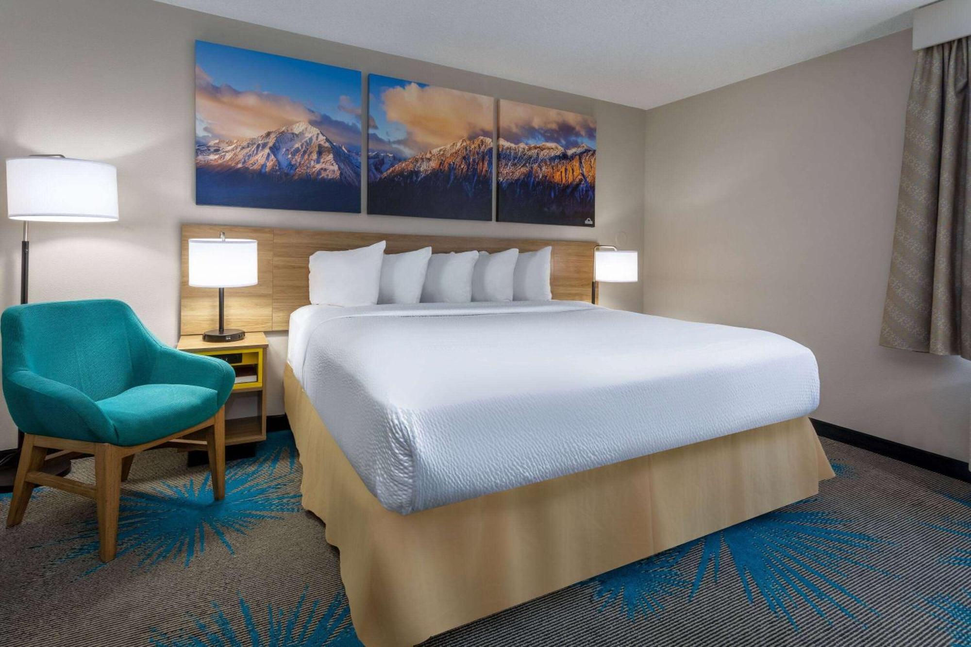 Days Inn & Suites By Wyndham Denver International Airport מראה חיצוני תמונה