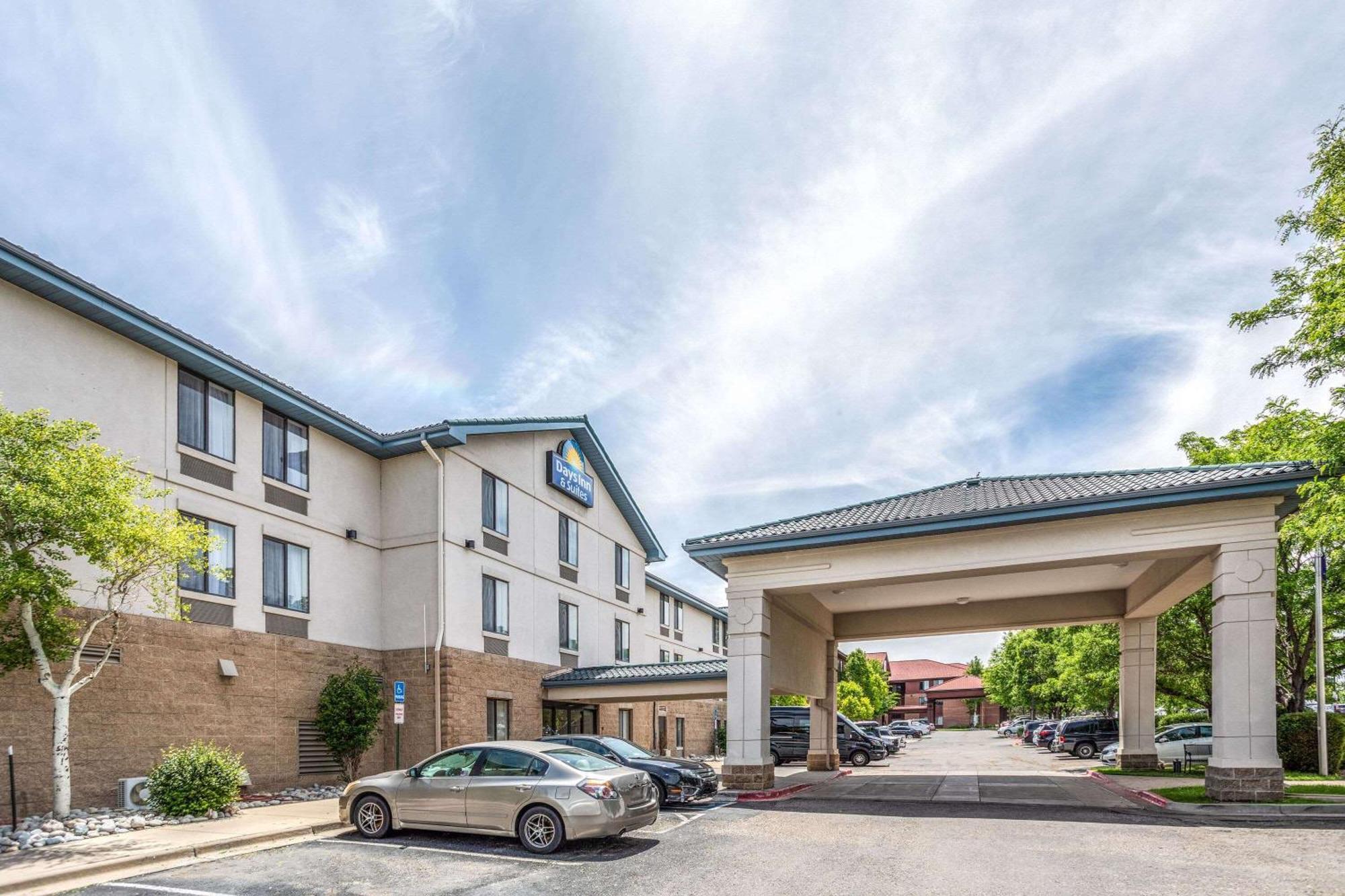 Days Inn & Suites By Wyndham Denver International Airport מראה חיצוני תמונה