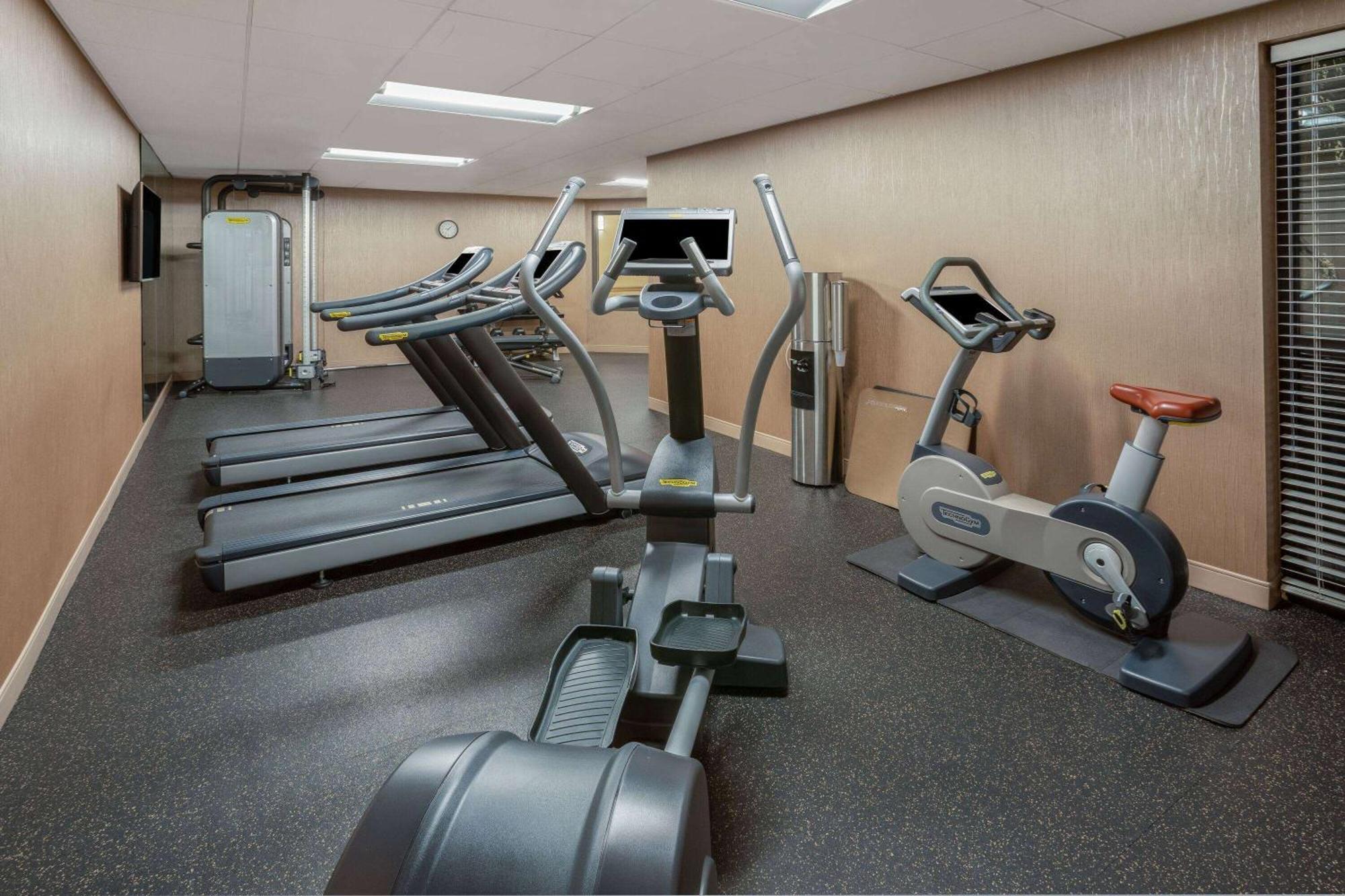 Days Inn & Suites By Wyndham Denver International Airport מראה חיצוני תמונה