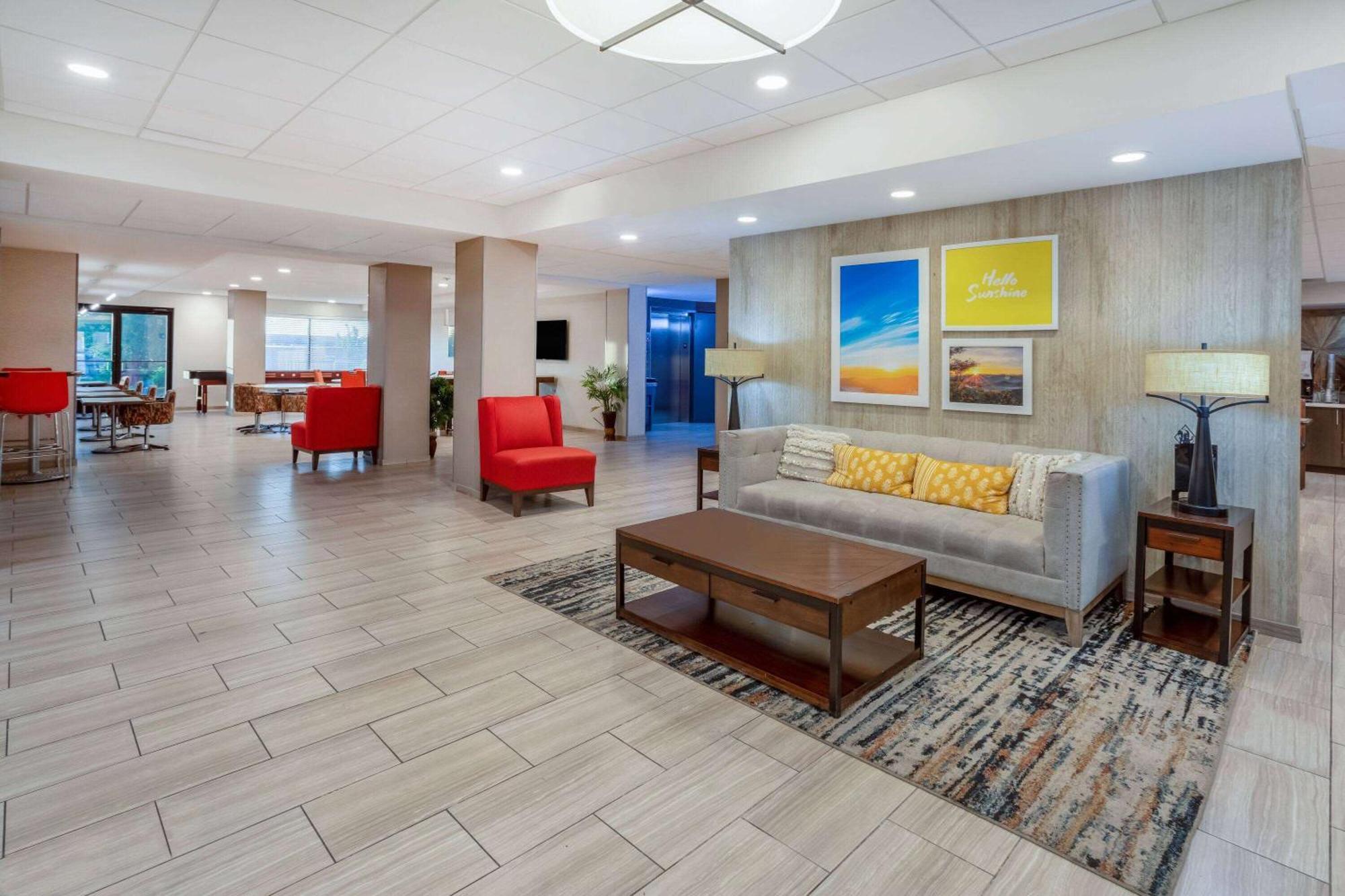 Days Inn & Suites By Wyndham Denver International Airport מראה חיצוני תמונה