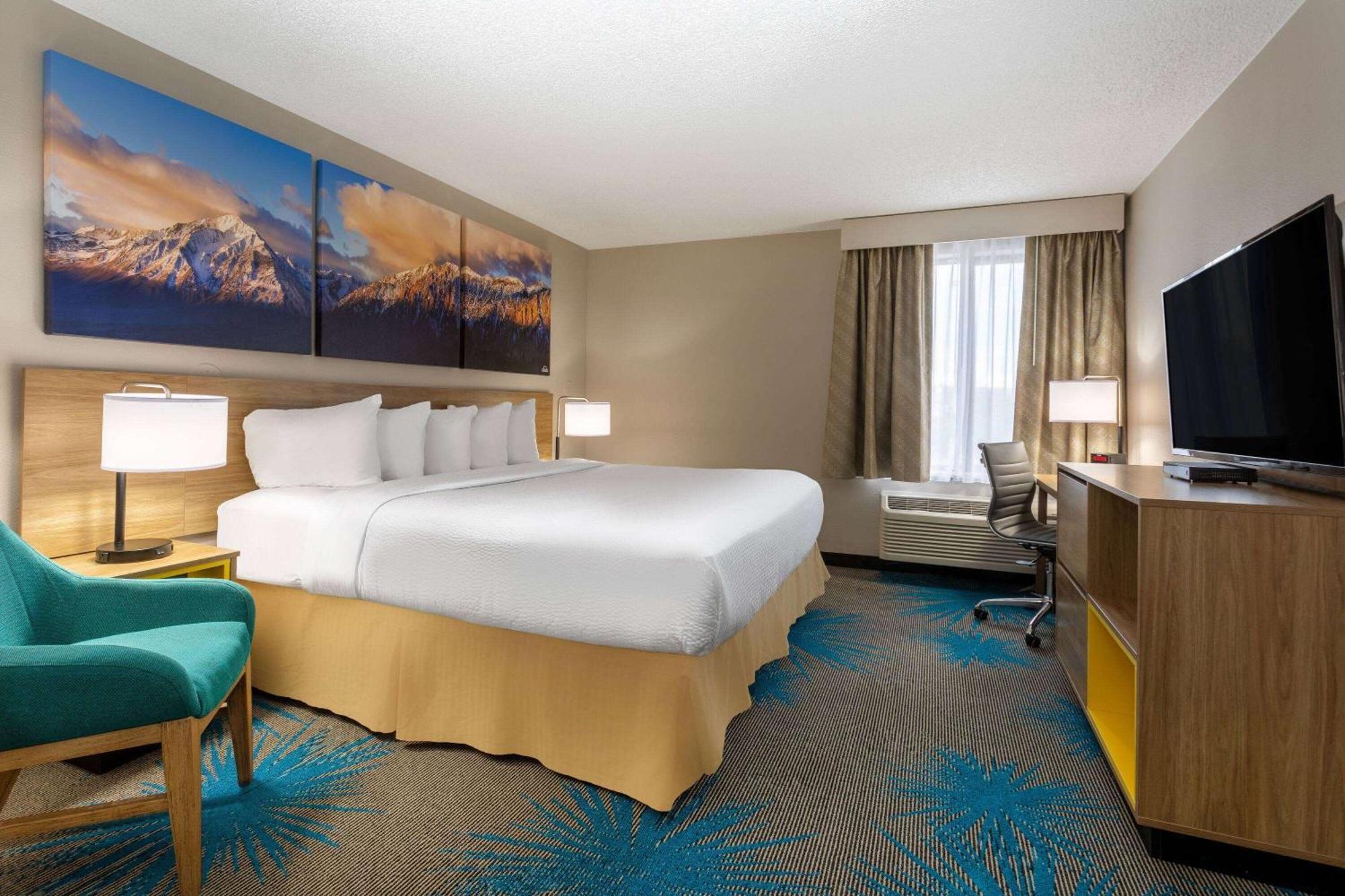 Days Inn & Suites By Wyndham Denver International Airport מראה חיצוני תמונה