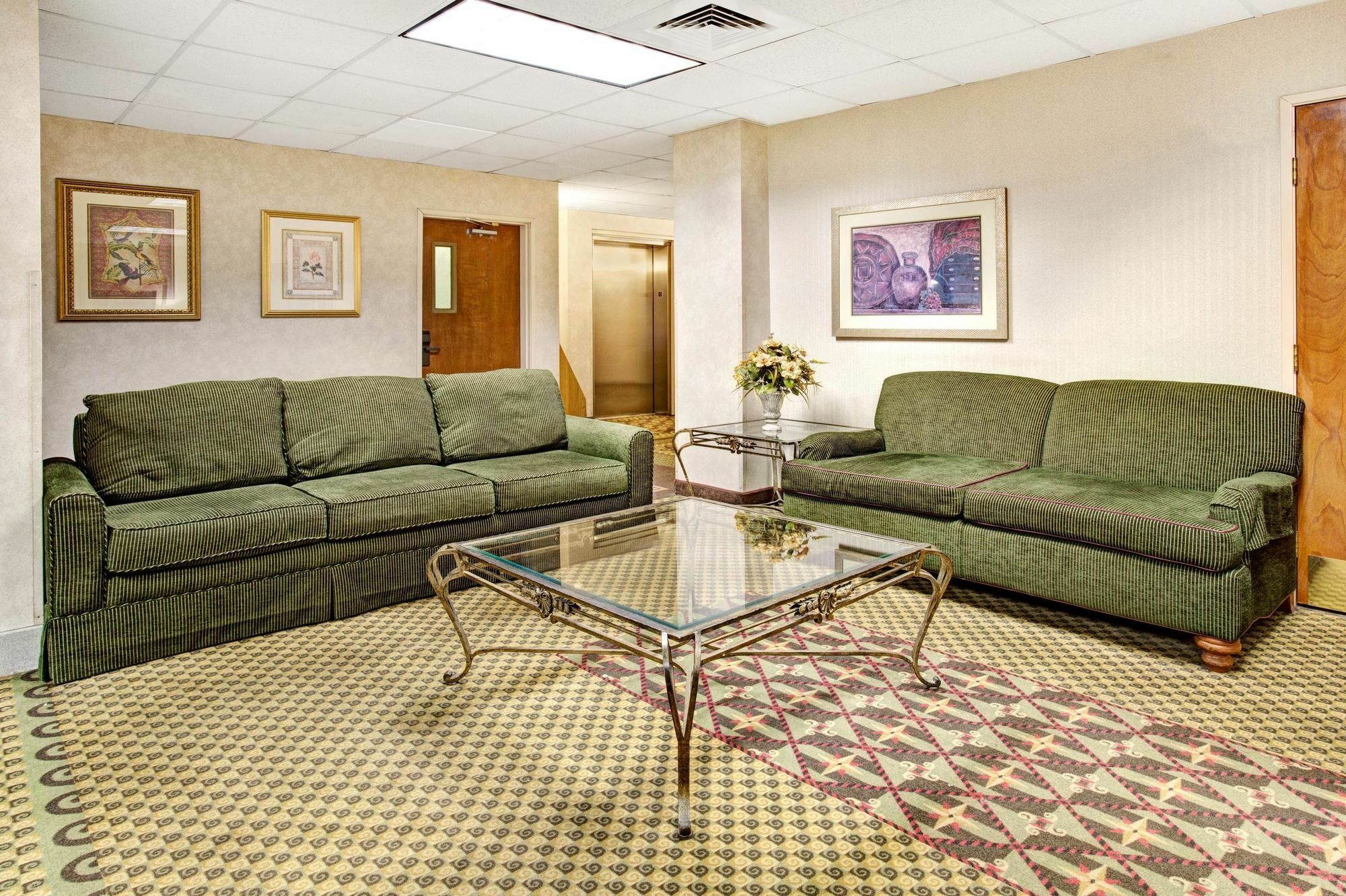 Days Inn & Suites By Wyndham Denver International Airport מראה חיצוני תמונה